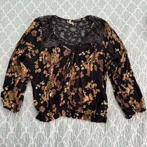 Buckle Gimmicks Black Floral Blouse